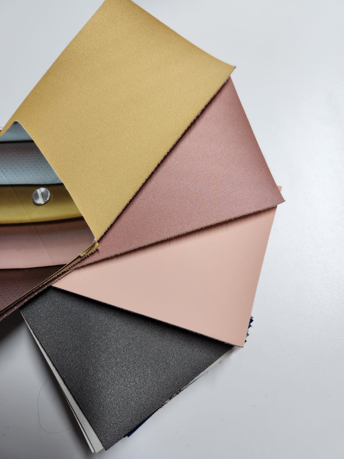 Brasil Plus (Met Oro, Met Rosa, Rosa, Met Ceniza)